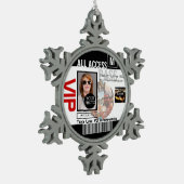 自分のVIPパスをパーソナライズする8つの方法にする スノーフレークピューターオーナメント (左)