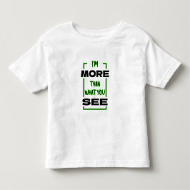 自分は見た目以上の存在 Bold Typographyデザイン トドラーTシャツ