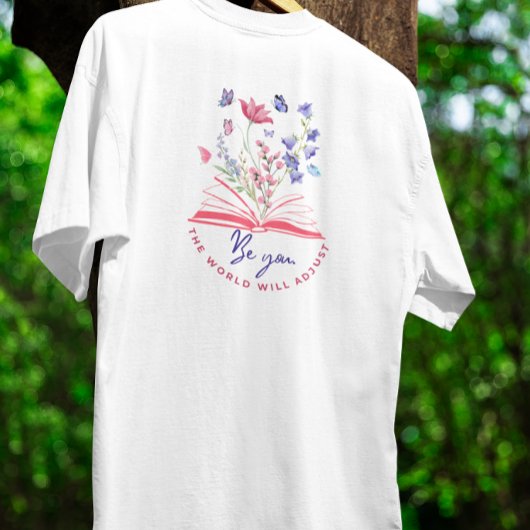 自分らしく ボヘミアンな野の花と本 Tシャツ