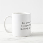 自分らしく Bee Yourself コーヒーマグカップ (左)