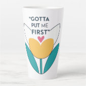 自分を優先する:私を最初に置く カフェラテマグ (正面)