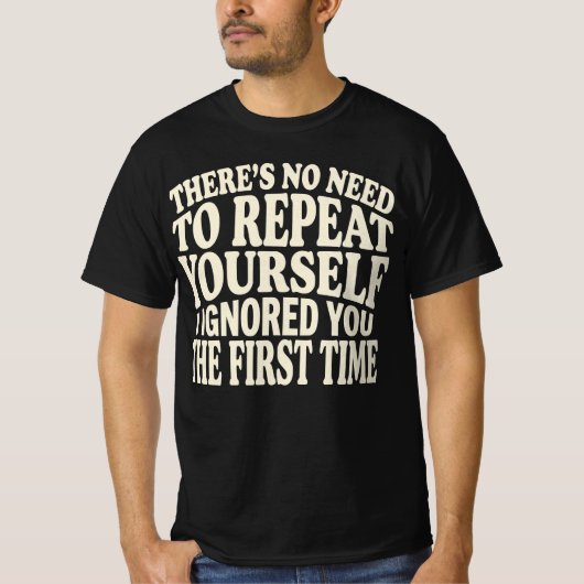 自分を繰り返す必要はない - 面白い名言 ユーモア Tシャツ (正面)