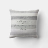 自分カスタムの引用文の白灰色を追加する枕 クッション (裏面)