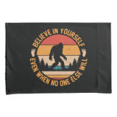 自分信じでBigfoot Black 枕カバー (正面右)