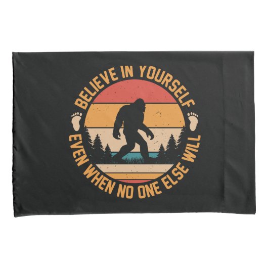 自分信じでBigfoot Black 枕カバー (正面右)