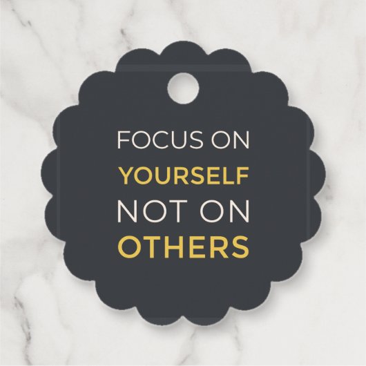 自分自身に焦点を当てるメッセージカード フェイバータグ (裏面)