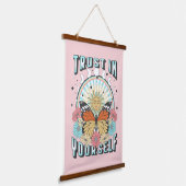 自分自身を信頼する | Sevelial Sun and Butterfly 吊り下げ型タペストリー (傾斜あり)