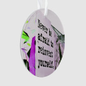 自分自身を再発明することを恐れない オーナメント (正面)