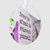 自分自身を再発明することを恐れない オーナメント (正面)