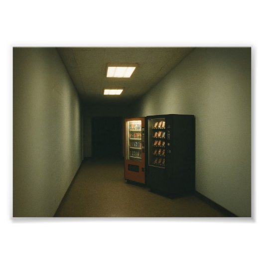 自動販売機を備えたドリームコアリミナルホールウェイ フォトプリント            (正面)