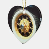 自動車のホイールのクローズアップ セラミックオーナメント (左)
