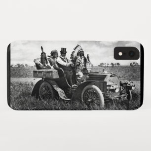 自動車を運転するアパッチとジェロニモ iPhone XRケース