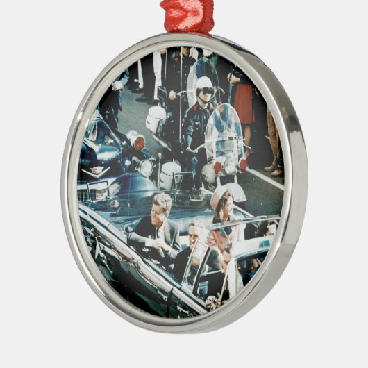 自動車パレードダラスのJohn F Kennedyそしてジャッキー メタルオーナメント (左)