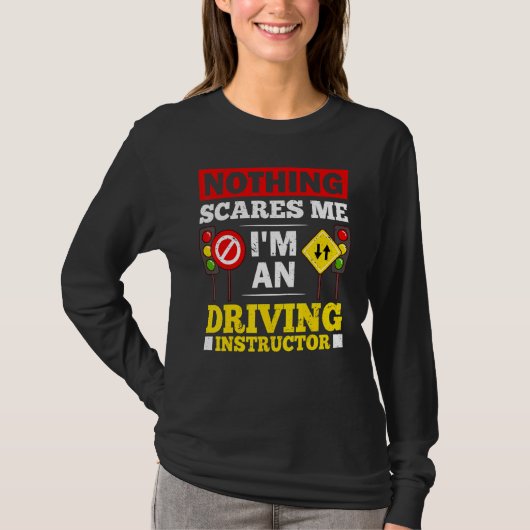 自動車教習所の教官 自動車学校の授業 Tシャツ (正面)