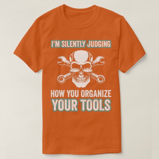 自動車整備士おもしろい車庫固定車整備士 Tシャツ (デザイン正面)