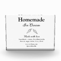 自家製アイスクリームに愛で作った食材を加える