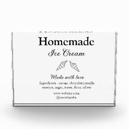 自家製アイスクリームに愛で作った食材を加える フォトブロック