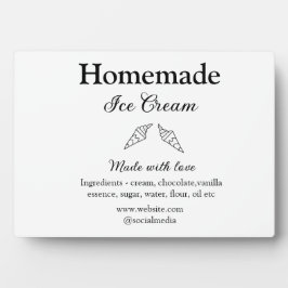 自家製アイスクリームに愛で作った食材を加える フォトプラーク