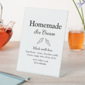 自家製アイスクリームに愛で作った食材を加える 台座サイン (インサイチュ)