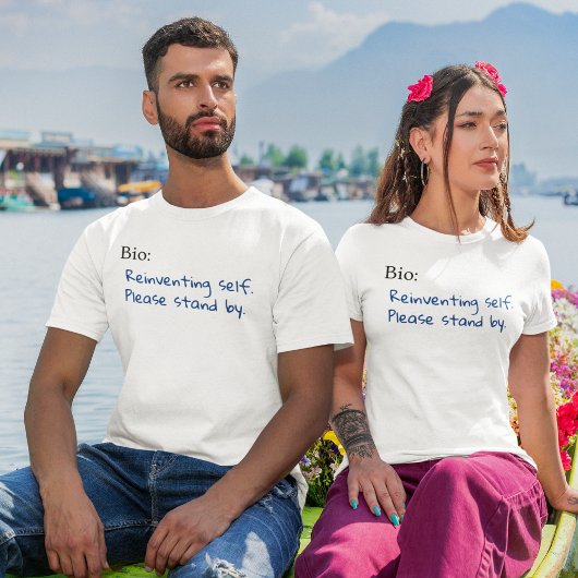 自己再発明お願い立ち、皮肉な Tシャツ