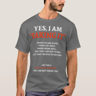 自己損傷認識度私はこの家族でそれを偽っている Tシャツ