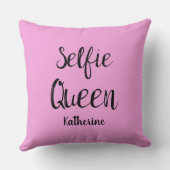 自撮りクイーン名パーソナライズされたピンク クッション (裏面)