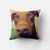 自然おもしろいなドバーマン犬のクローズアップ クッション (裏面)