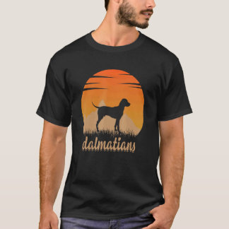 自然で山で熱いダルマティアの動物 Tシャツ