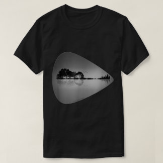 自然と都市のギターピックデザイン Tシャツ