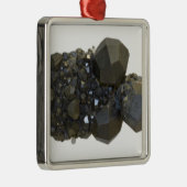 自然な型枠のガーネット メタルオーナメント (右)