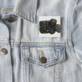 自然な型枠のガーネット 缶バッジ (インサイチュ)