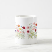 自然な水彩花で彩られた野生の花の草原 コーヒーマグカップ (中央)