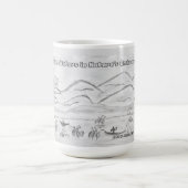 「自然に包まれた穏やかな水面」マグカップ コーヒーマグカップ (中央)