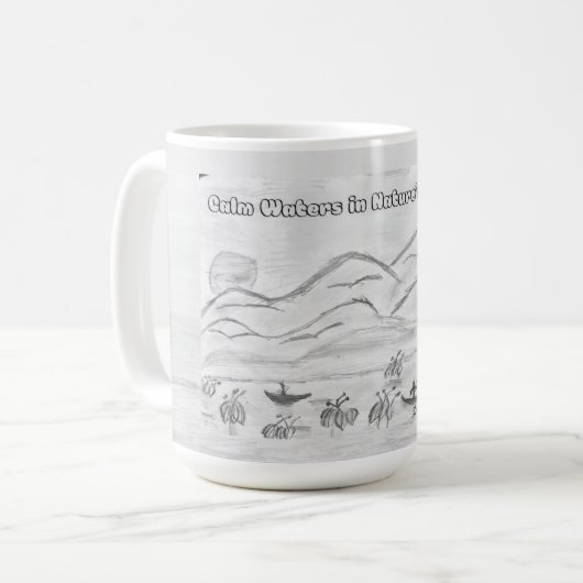「自然に包まれた穏やかな水面」マグカップ コーヒーマグカップ (正面左)