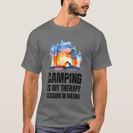 自然の中で過ごすキャンプは私のセラピー Tシャツ (正面)