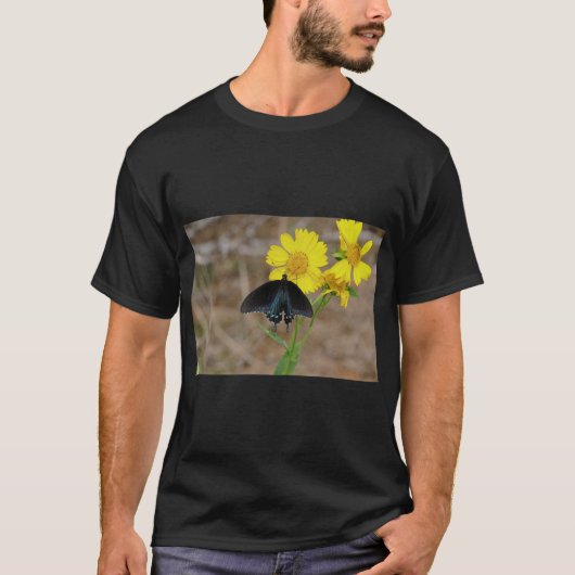 自然の中の蝶の美しさTシャツ Tシャツ (正面)