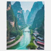 自然の抱擁 – 風光明媚な川の風景 フリースブランケット (正面)