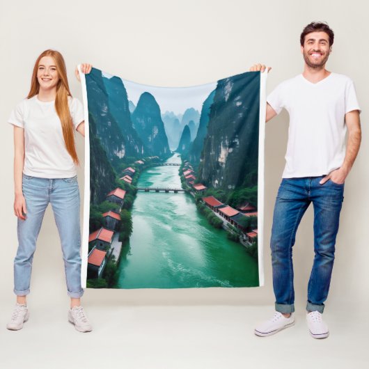 自然の抱擁 – 風光明媚な川の風景 フリースブランケット (インサイチュ)