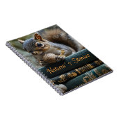 自然の物語に登場するアンティークの本に実をつけたリス ノートブック (右側)