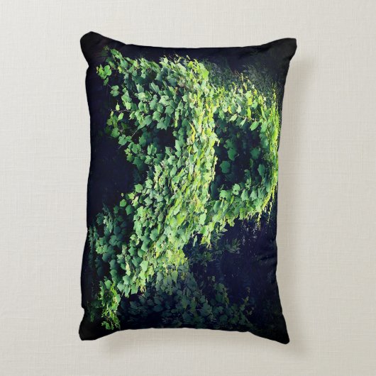 自然の玉座の野生の葉のつる植物 アクセントクッション (裏面(縦))