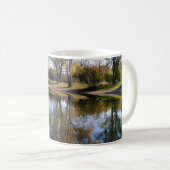 自然の秋の木の水の風景 コーヒーマグカップ (正面右)