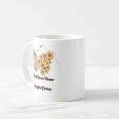 "自然の美しさ: 花が咲き乱れ蝶が舞う場所 コーヒーマグカップ (正面左)