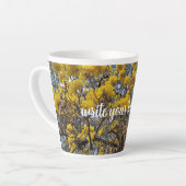 自然の花開く カフェラテマグ (左アングル)