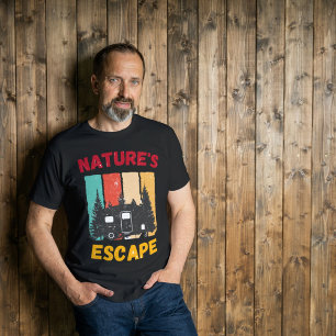 自然の逃避 - キャンパーの生活 Tシャツ