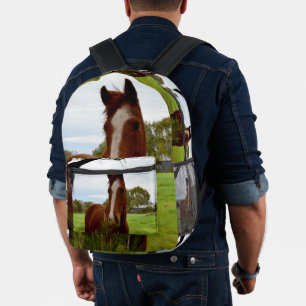 「自然の香り：栗の馬とバンクシア。 プリントバックパック