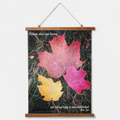 自然は急ぐことはない。すべてが達成される! 吊り下げ型タペストリー (正面)