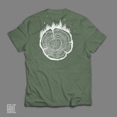 自然を感じる木の年輪と森林のシルエット Tシャツ