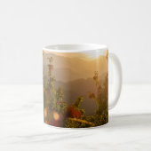 自然を見渡す緑の木の撮影 コーヒーマグカップ (正面右)