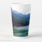 自然ランドスケープグリーンレイク、山、木 カフェラテマグ (正面)