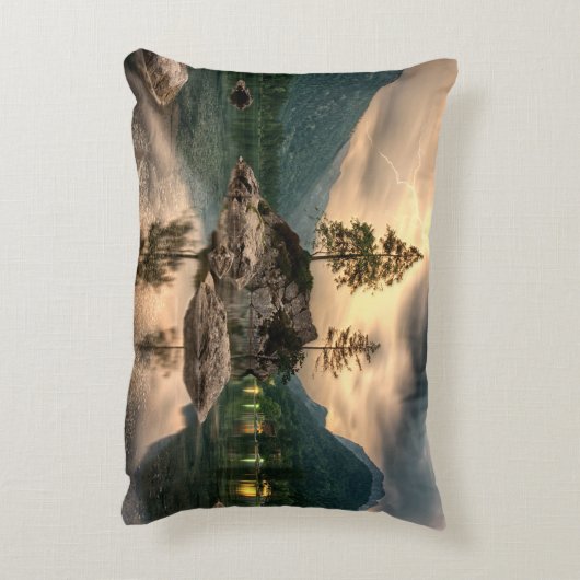 自然旅行 – 水山風景 アクセントクッション (裏面(縦))